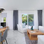 Astera アパートホテル 4*