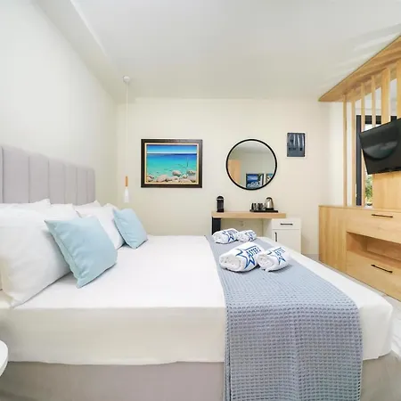 Astera Aparthotel 4*